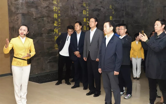万达集团董事长王健林考察“中华始祖堂”