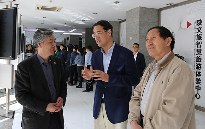 陕文投集团董事长王勇在北大光华文化行业周开幕论坛上作主旨演讲